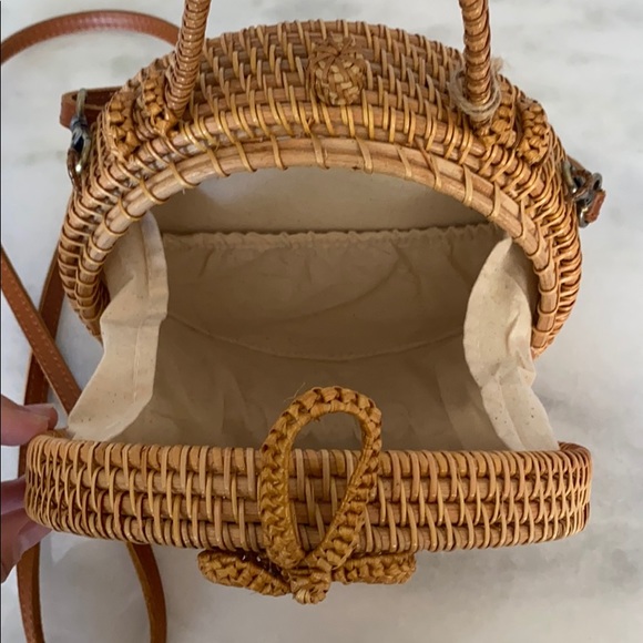 Wicker Rattan Straw Crossbody Bag with Top Handle - Picture 4 of 5
